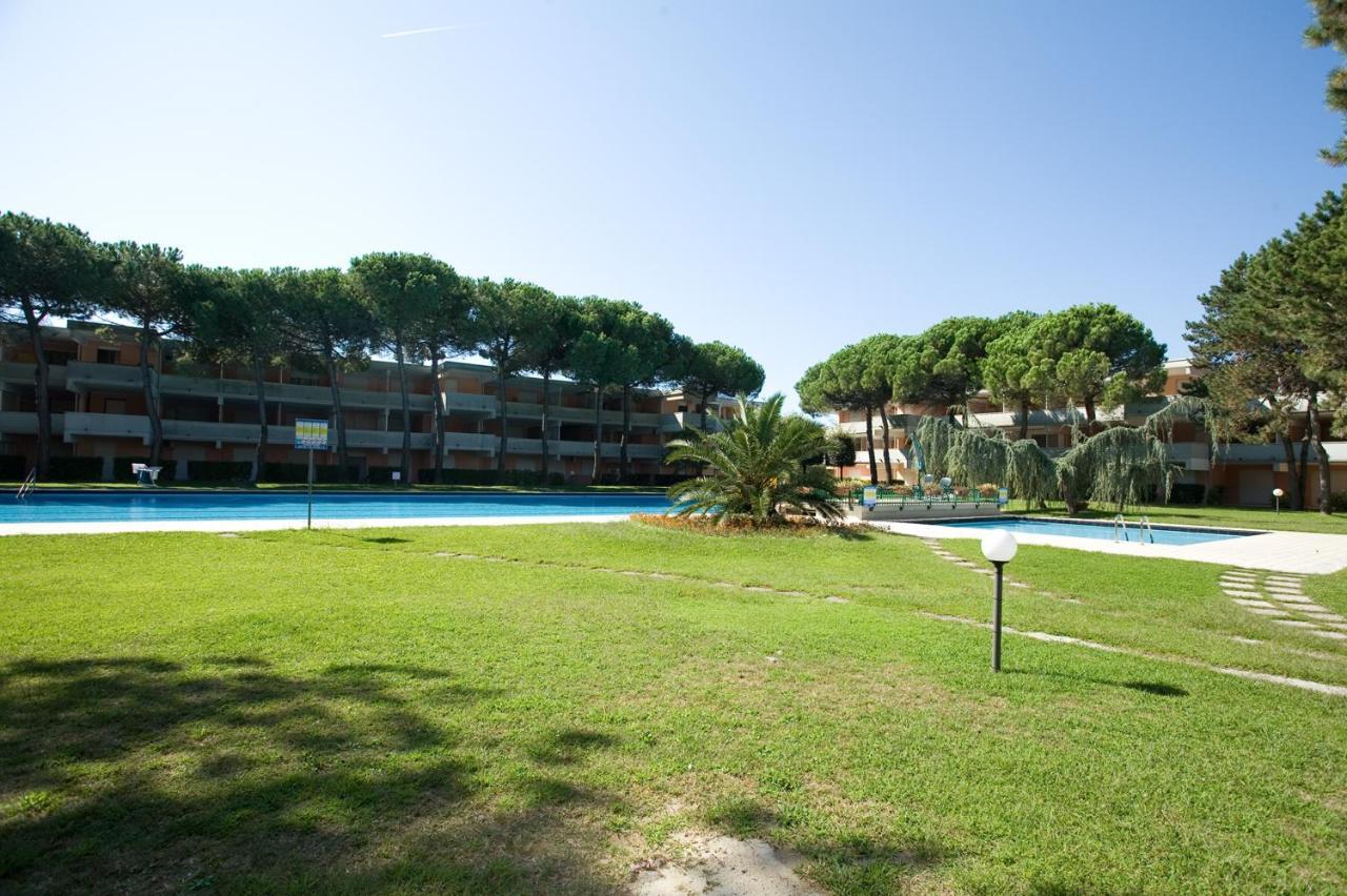 Solarium/Piscina Villa Bibione Exterior foto