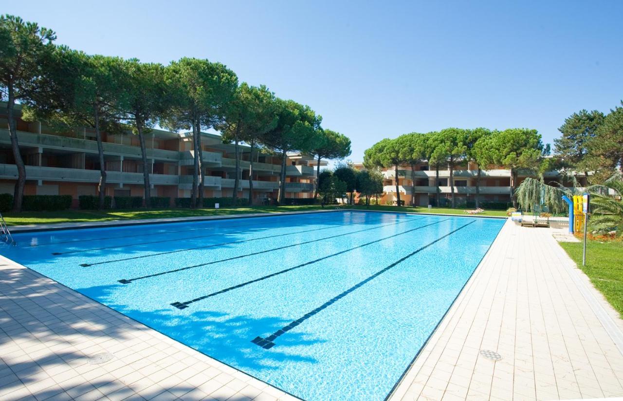 Solarium/Piscina Villa Bibione Exterior foto